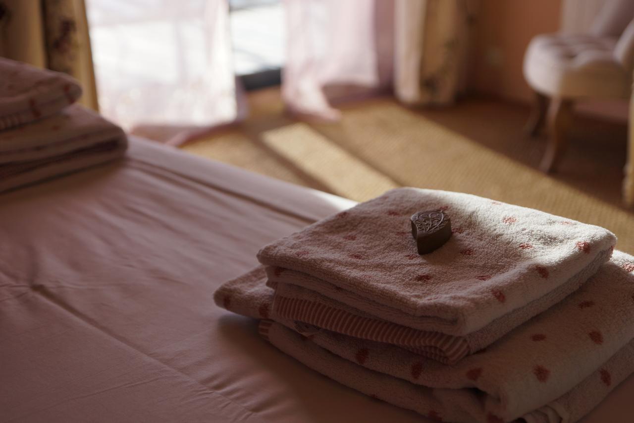 Bout De Cote Bed & Breakfast Lacam-dʼOurcet Oda fotoğraf